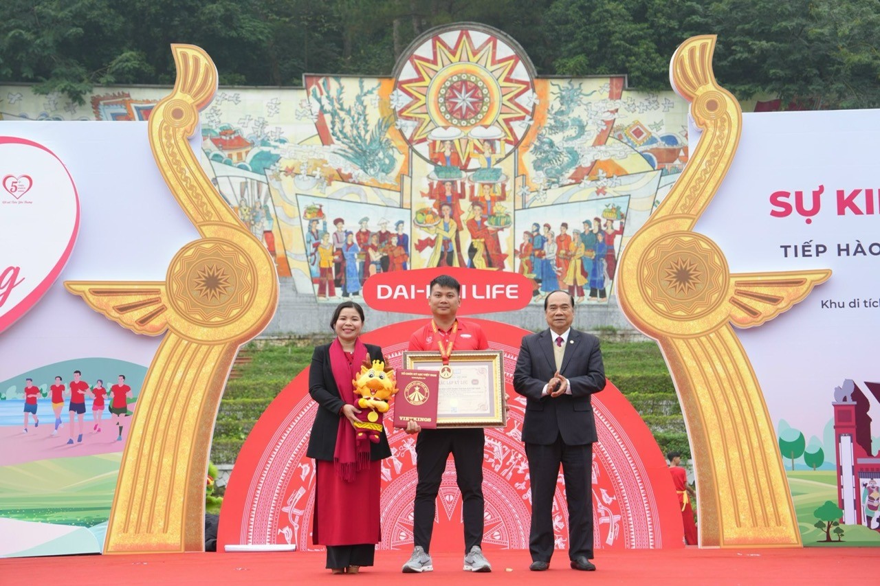 “Dai-ichi Life - Cung Đường Yêu Thương 2023” xác lập kỷ lục Việt Nam cho hoạt động thể dục thể thao trực tuyến gây quỹ vì cộng đồng